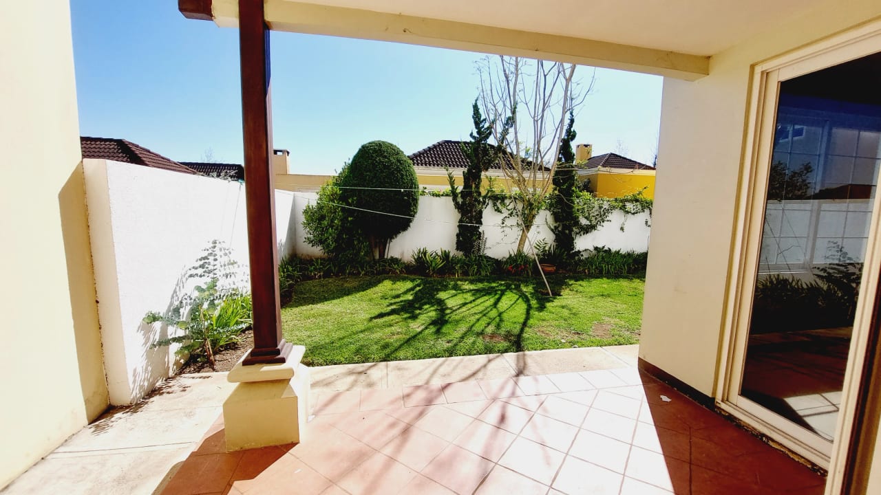 Casa en Venta en Entreverdes — Casa en Venta en Entreverdes, Carretera a El Salvador, Guatemala, Ciudad — foto 2 de 7