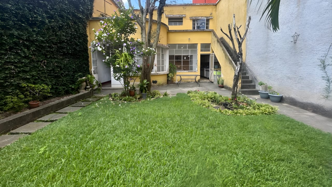 Amplia Casa en Zona 1 Fuera de Garita — Casa en Venta en Zona 1, Guatemala, Ciudad — foto 1 de 15