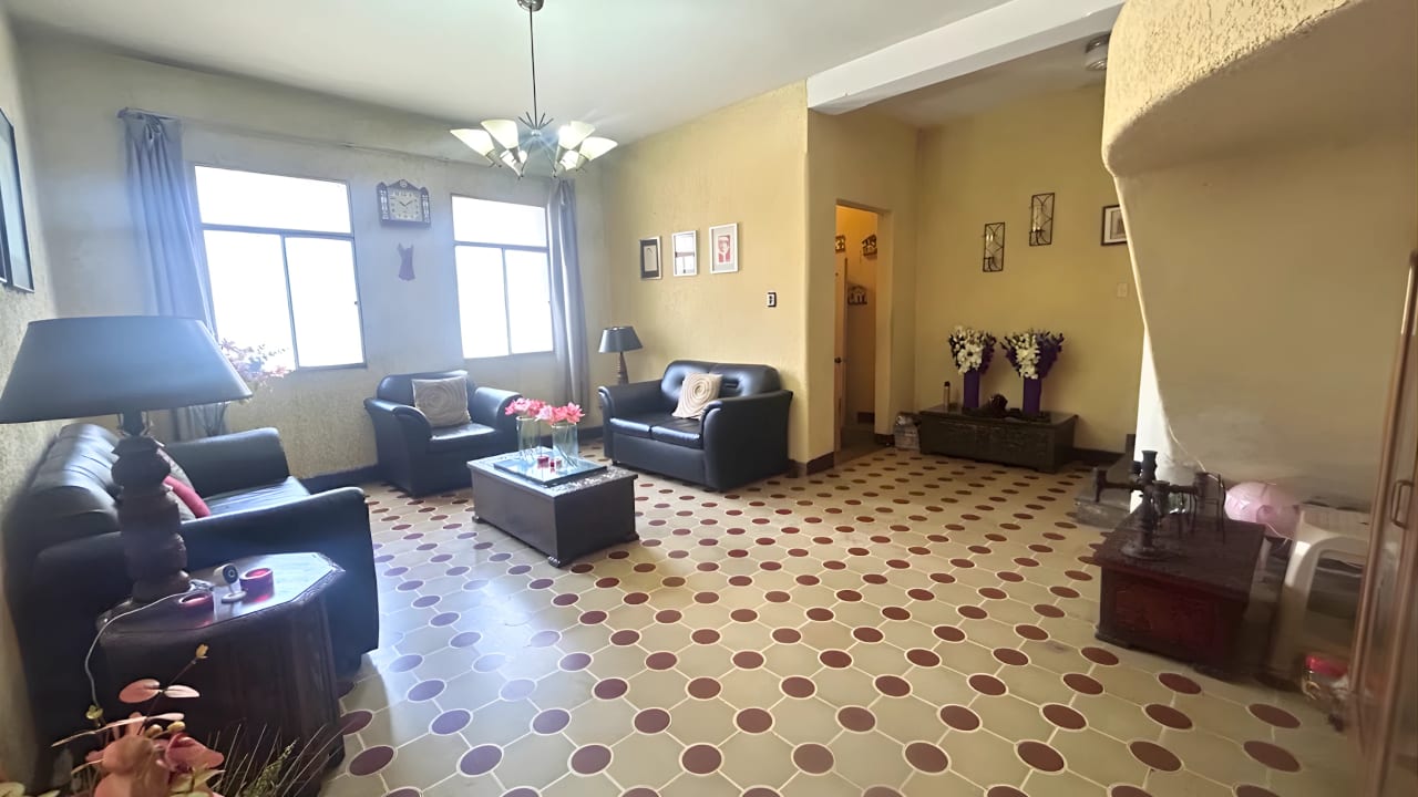 Amplia Casa en Zona 1 Fuera de Garita — Casa en Venta en Zona 1, Guatemala, Ciudad — foto 2 de 15