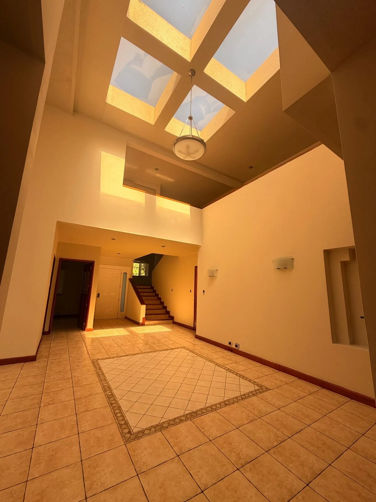 Casa renta Bosques de las Luces 4 hab — Casa en Alquiler en Bosques de Las Luces, Carretera a El Salvador, Guatemala, Ciudad — foto 2 de 6