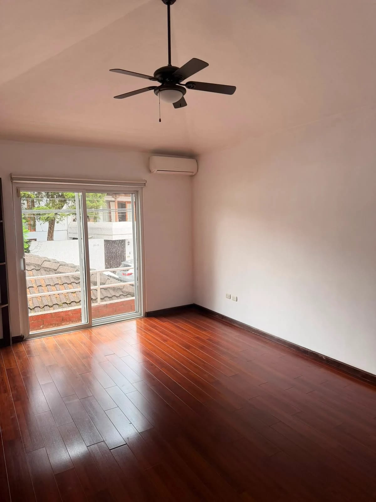 Elegante casa El Prado 4 habitaciones — Casa en Alquiler en El Prado, Zona 10, Guatemala, Ciudad — foto 5 de 13