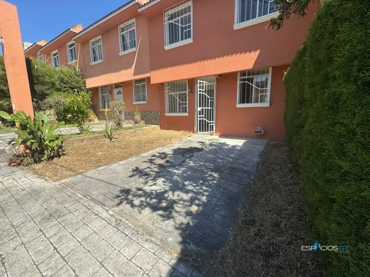 CASA EN ALQUILER EN RESIDENCIALES LOS OLIVOS, ZONA 18 Q.4,000 — Casa en Alquiler en los olivos, Zona 18, Guatemala, Ciudad — foto 1 de 7