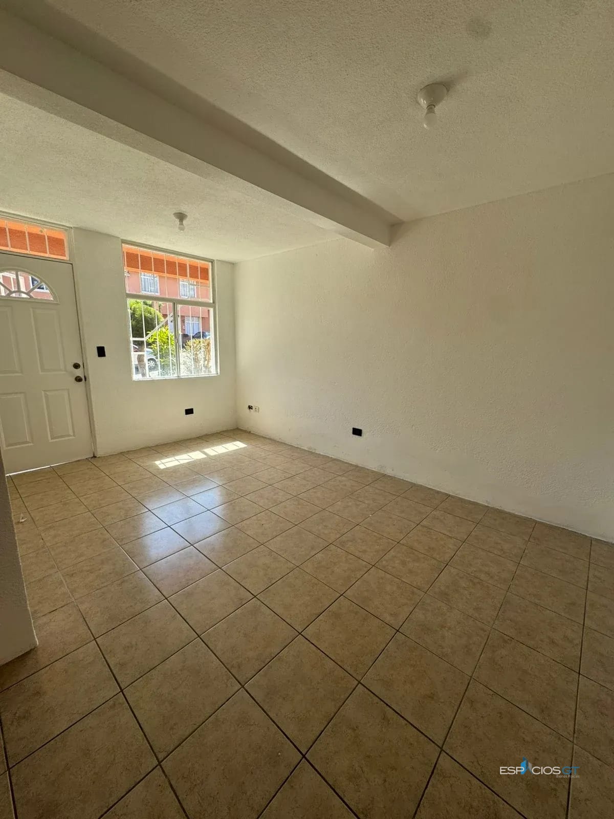 CASA EN ALQUILER EN RESIDENCIALES LOS OLIVOS, ZONA 18 Q.4,000 — Casa en Alquiler en los olivos, Zona 18, Guatemala, Ciudad — foto 2 de 7