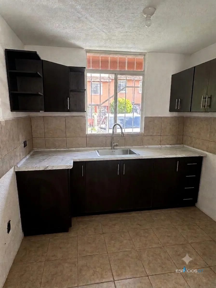 CASA EN ALQUILER EN RESIDENCIALES LOS OLIVOS, ZONA 18 Q.4,000 — Casa en Alquiler en los olivos, Zona 18, Guatemala, Ciudad — foto 3 de 7