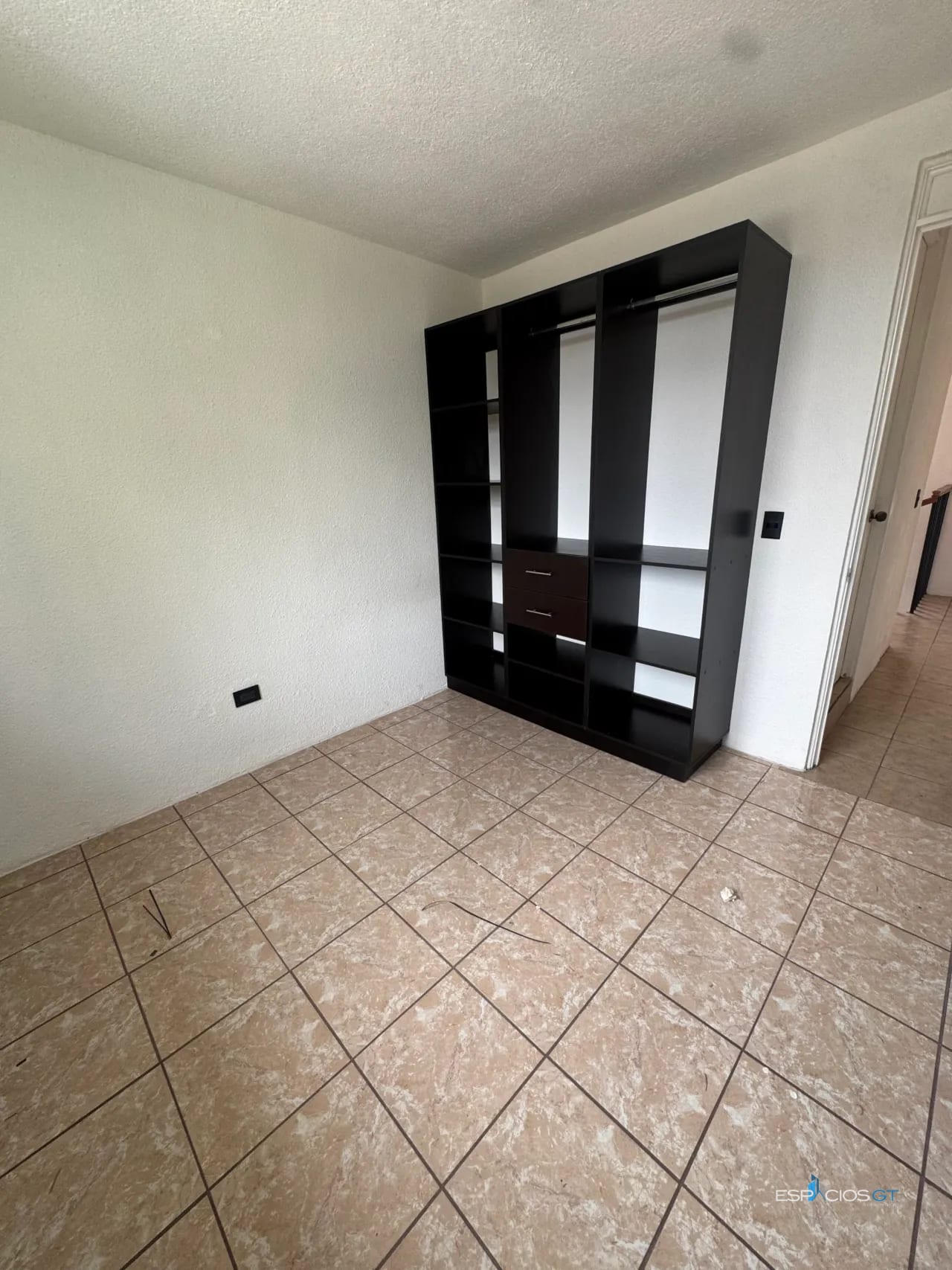 CASA EN ALQUILER EN RESIDENCIALES LOS OLIVOS, ZONA 18 Q.4,000 — Casa en Alquiler en los olivos, Zona 18, Guatemala, Ciudad — foto 4 de 7