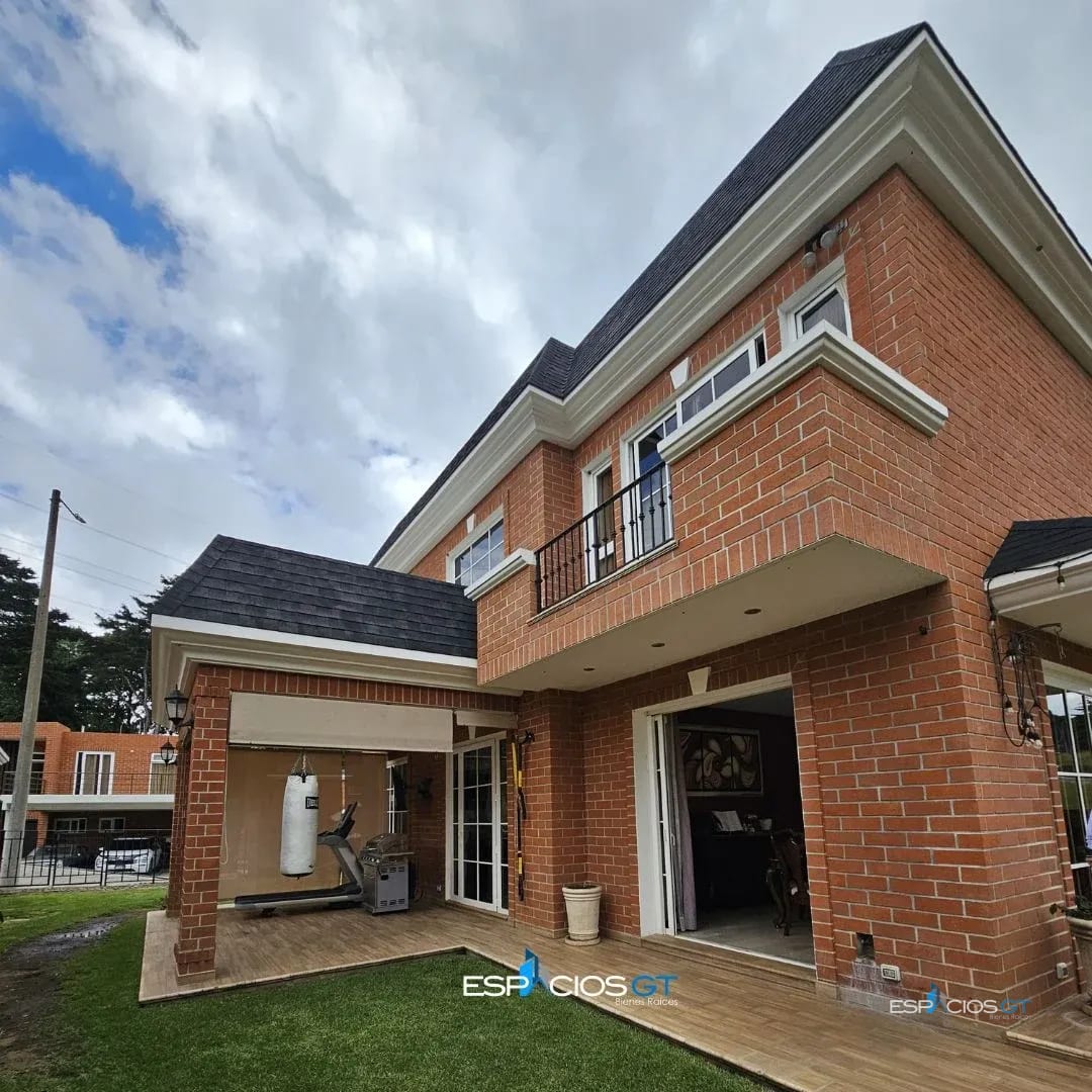 Hermosa casa con amplio jardín y terreno adicional Km. 16.5 CAES — Casa en Venta en Carretera a El Salvador, Guatemala, Ciudad — foto 3 de 6