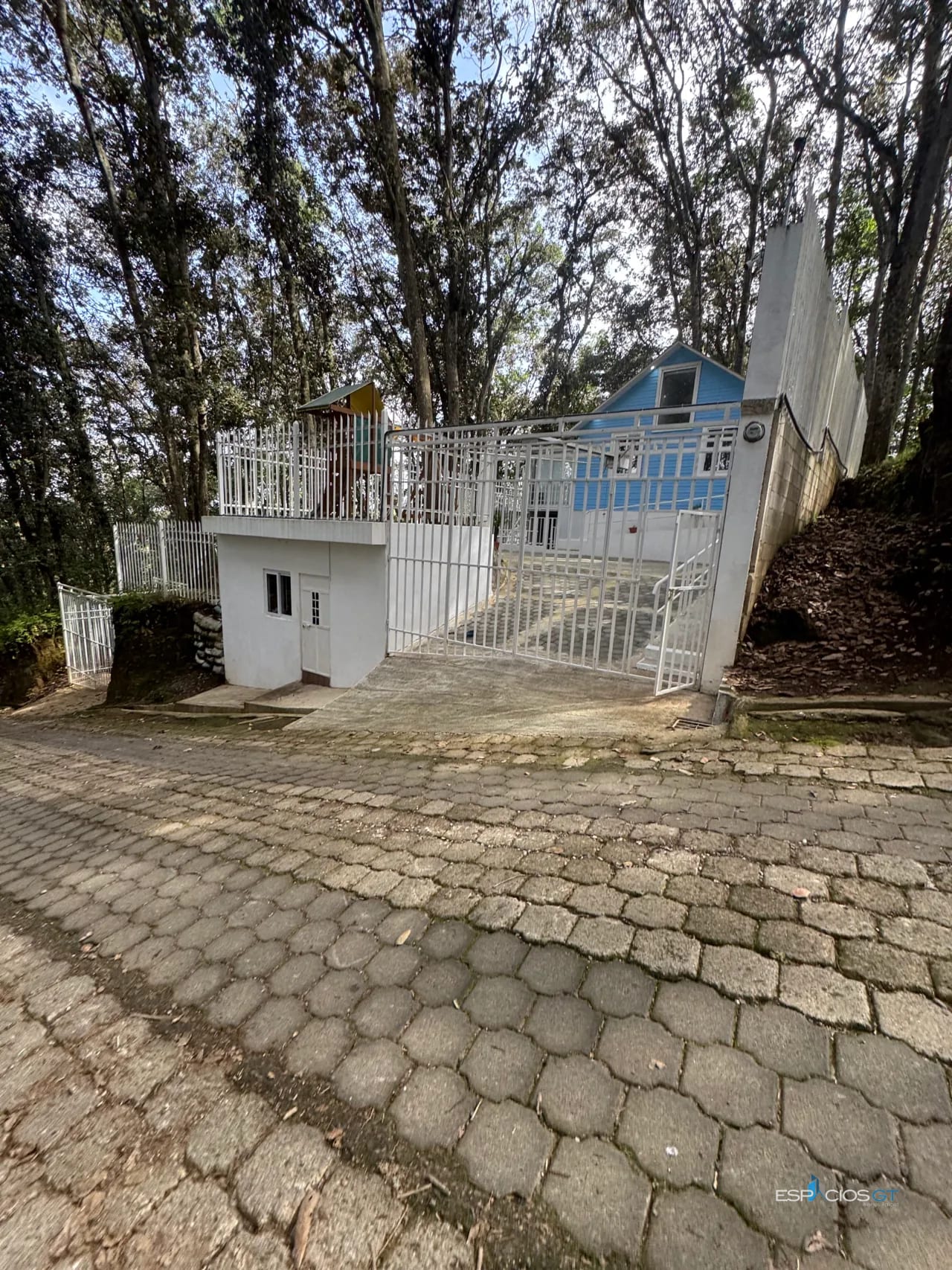 Casa con Amplio Terreno San Lucas|Ideal para Centro de Retiros, Funda — Casa en Venta en San Lucas Sacatepéquez, Sacatepéquez — foto 1 de 15