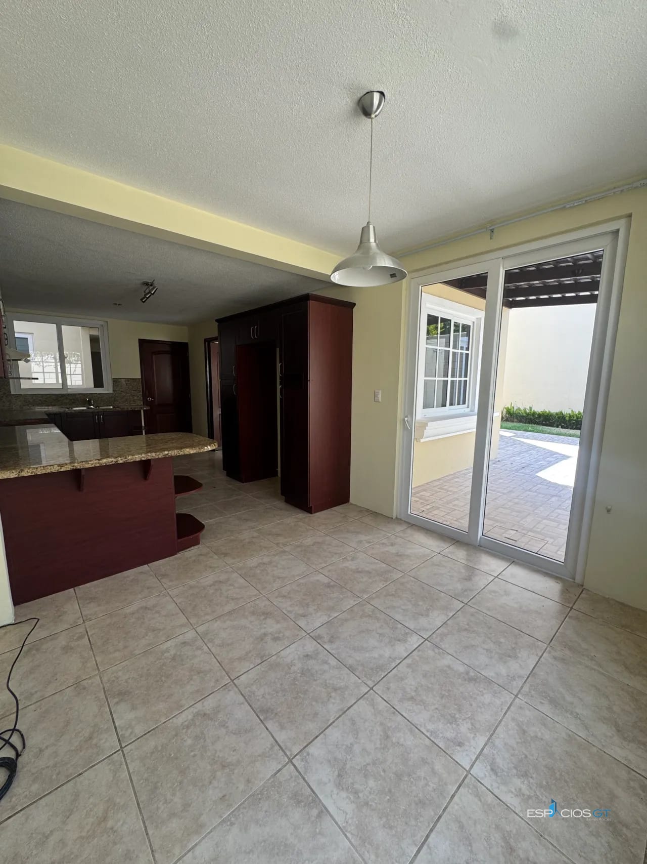 Casa Amplia en Villas de Entreverdes CAES, Entrada a Fraijanes — Casa en Venta en Villas de Entreverdes, Carretera a El Salvador, Guatemala, Ciudad — foto 9 de 10