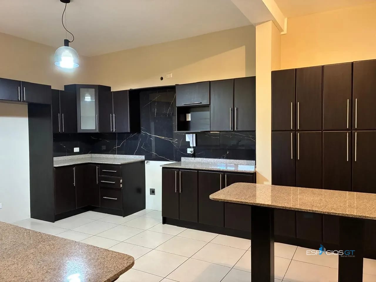 Casa en Condominio La Foresta, CAES Km. 20.5 entrada a Fraijanes — Casa en Alquiler en La Foresta, Carretera a El Salvador, Guatemala, Ciudad — foto 4 de 9