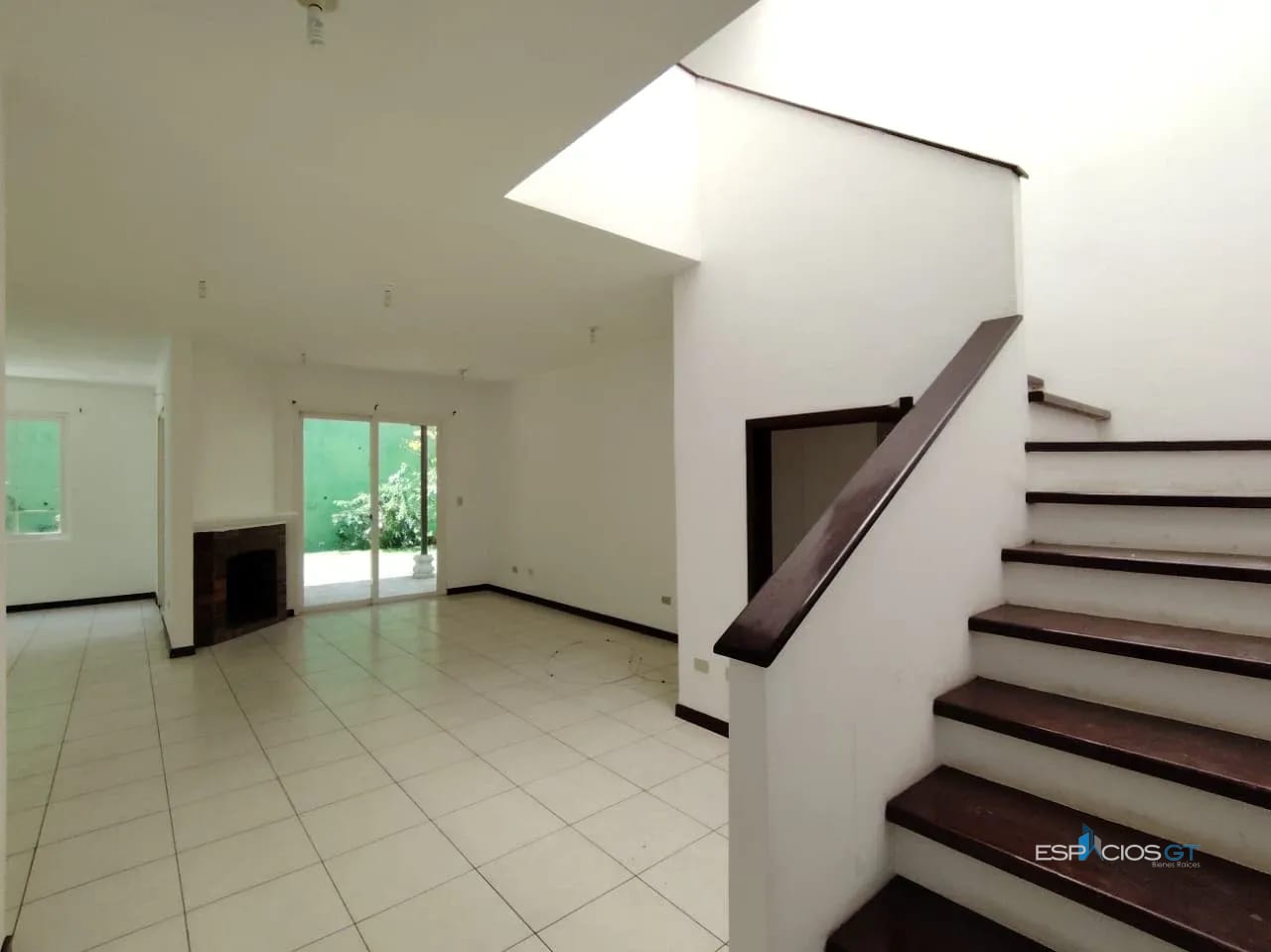 🌿 Casa en Venta o Alquiler en Entreverdes | Km. 22 Carr. Fraijanes — Casa en Venta en Entreverdes, Carretera a El Salvador, Guatemala, Ciudad — foto 1 de 9