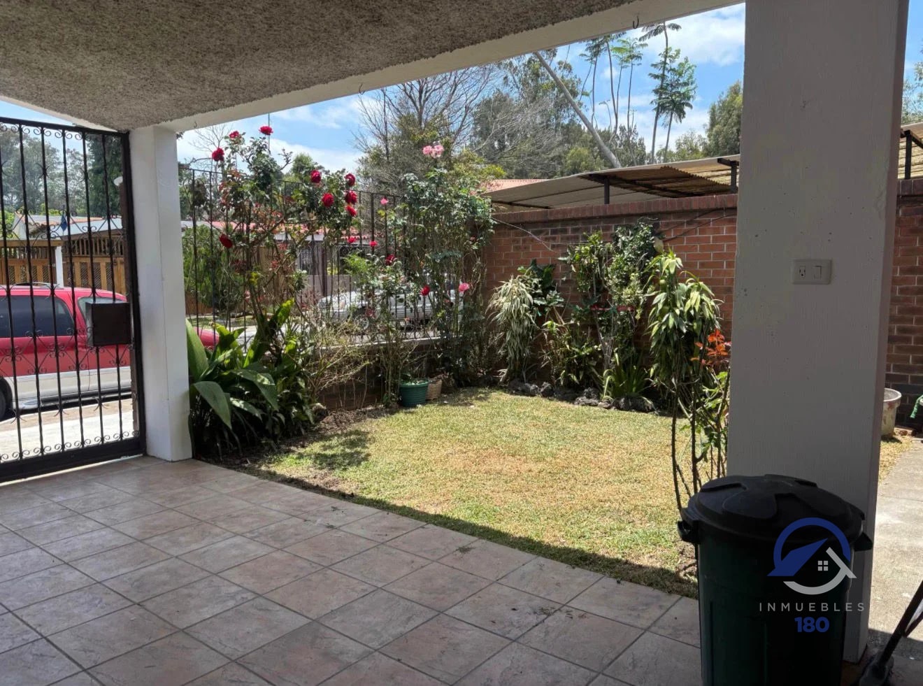 Casa de un nivel en renta en Residencial V, zona 11 - 2