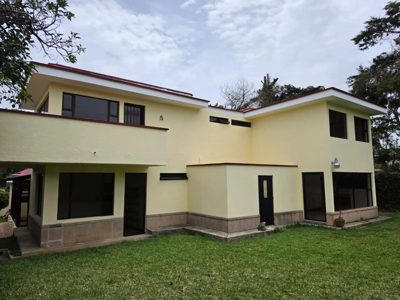 Renta de casa en Condominio Las Kascada | Km.16.5 Caes — Casa en Alquiler en La Kaskada, Carretera a El Salvador, Guatemala, Ciudad — foto 1 de 7
