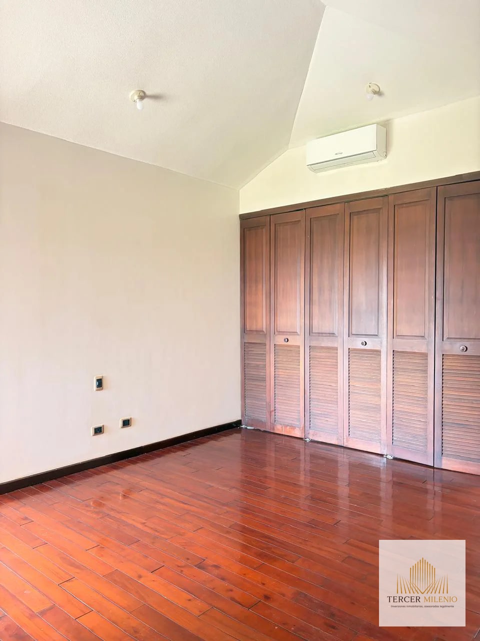 Casa de 385 m² en alquiler San Lázaro z15 — Casa en Alquiler en San Lázaro, Zona 15, Guatemala, Ciudad — foto 3 de 10