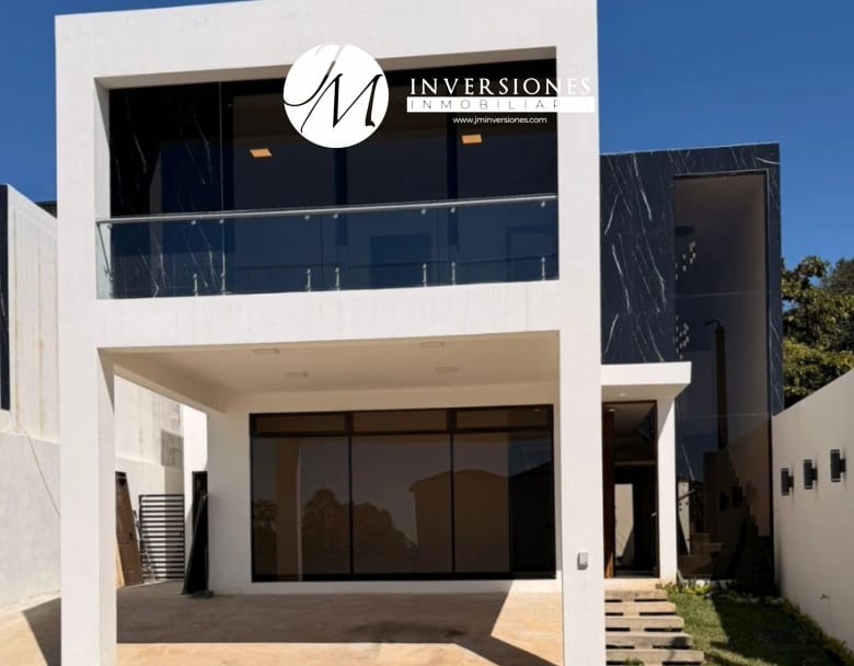 Casa En Venta Con 5 Dormitorios En Santa Elena Barillas — Casa en Venta en Villa Canales, Guatemala, Ciudad — foto 1 de 11