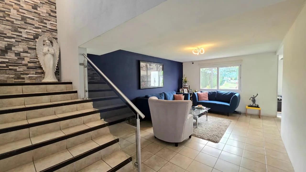 Casa con jardín grande en venta en Carretera a El Salvador La Fontana — Casa en Venta en La Fontana II, Carretera a El Salvador, Guatemala, Ciudad — foto 3 de 17
