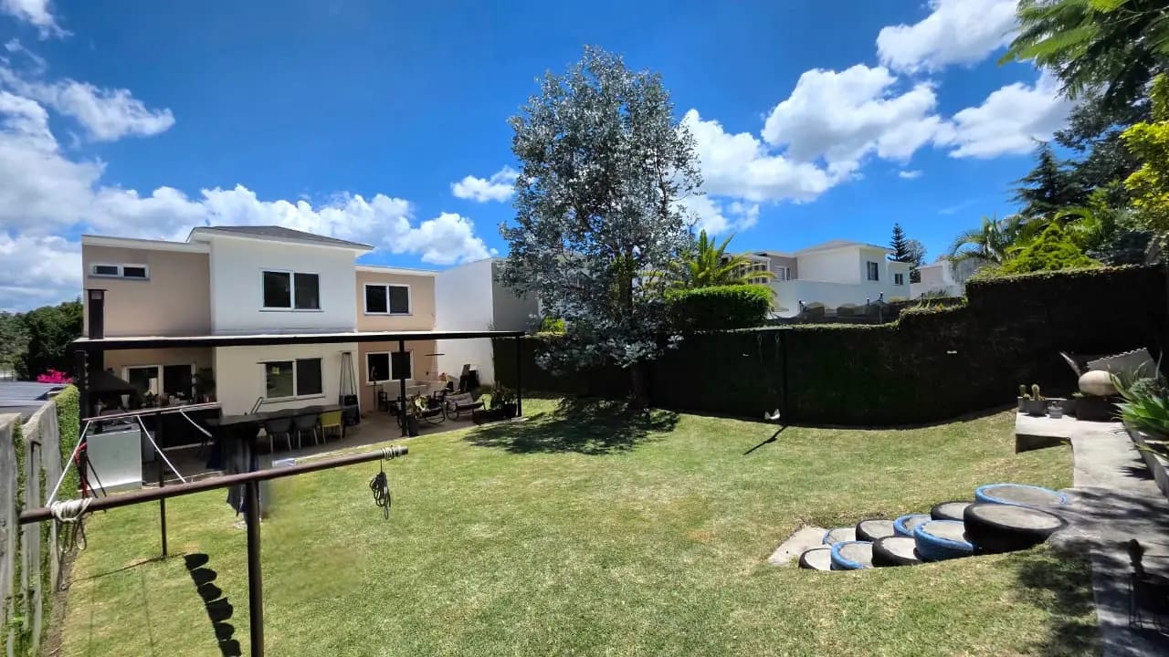 Casa con jardín grande en venta en Carretera a El Salvador La Fontana — Casa en Venta en La Fontana II, Carretera a El Salvador, Guatemala, Ciudad — foto 8 de 17