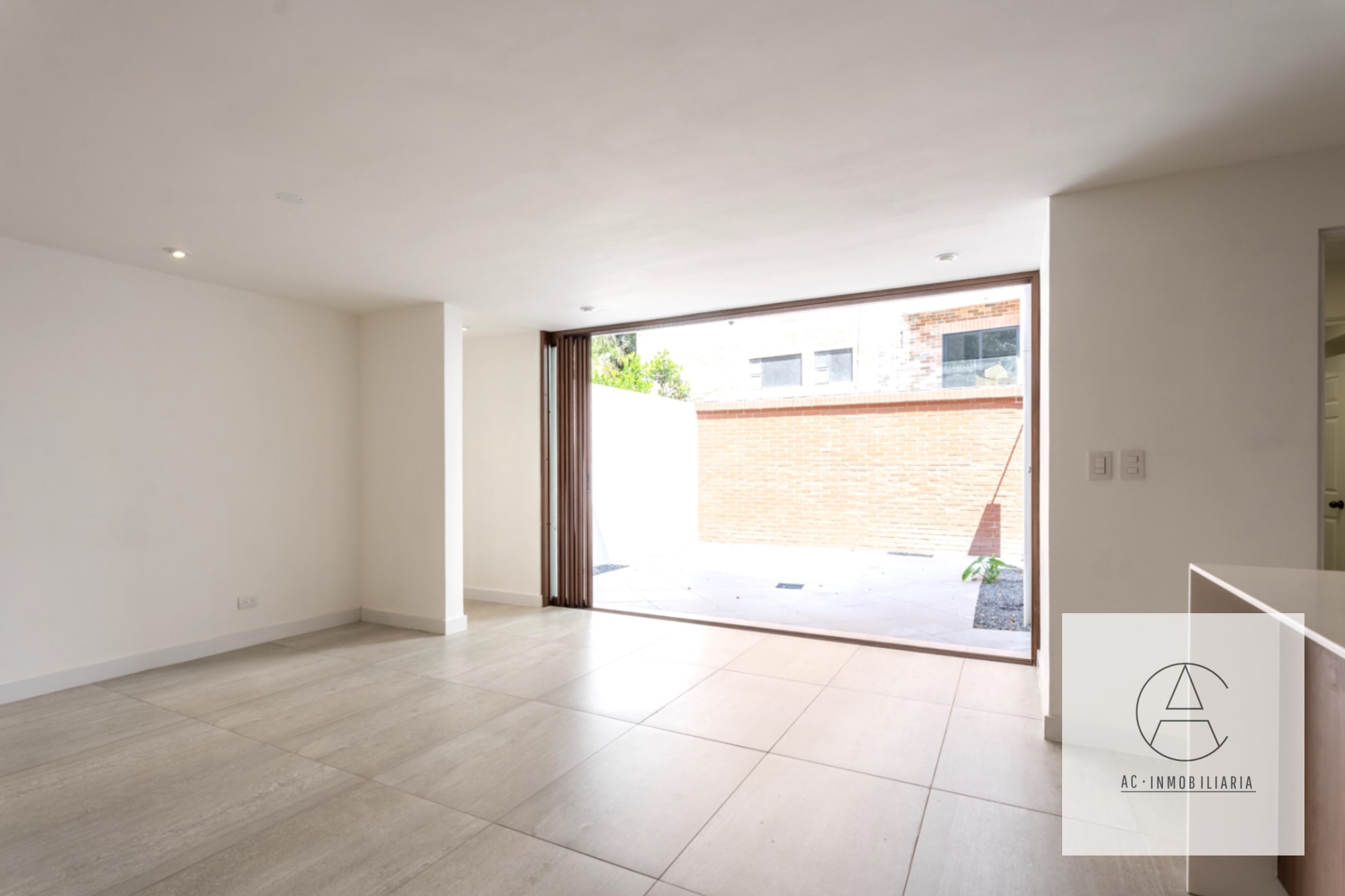 Casa en venta completamente remodelada. Condominio Los Cipreses — Casa en Venta en Zona 10, Guatemala, Ciudad — foto 5 de 17