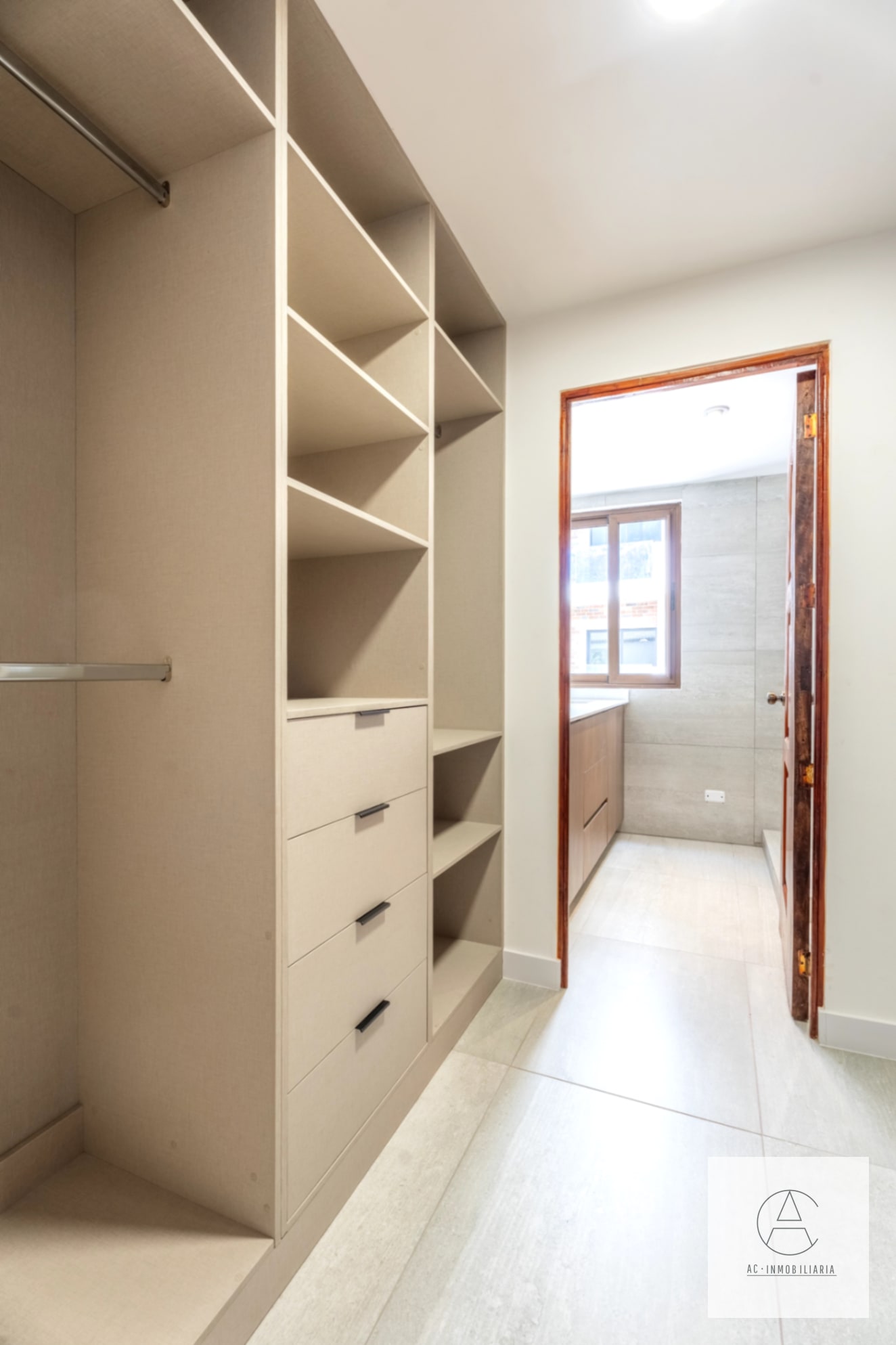 Casa en venta completamente remodelada. Condominio Los Cipreses — Casa en Venta en Zona 10, Guatemala, Ciudad — foto 12 de 17