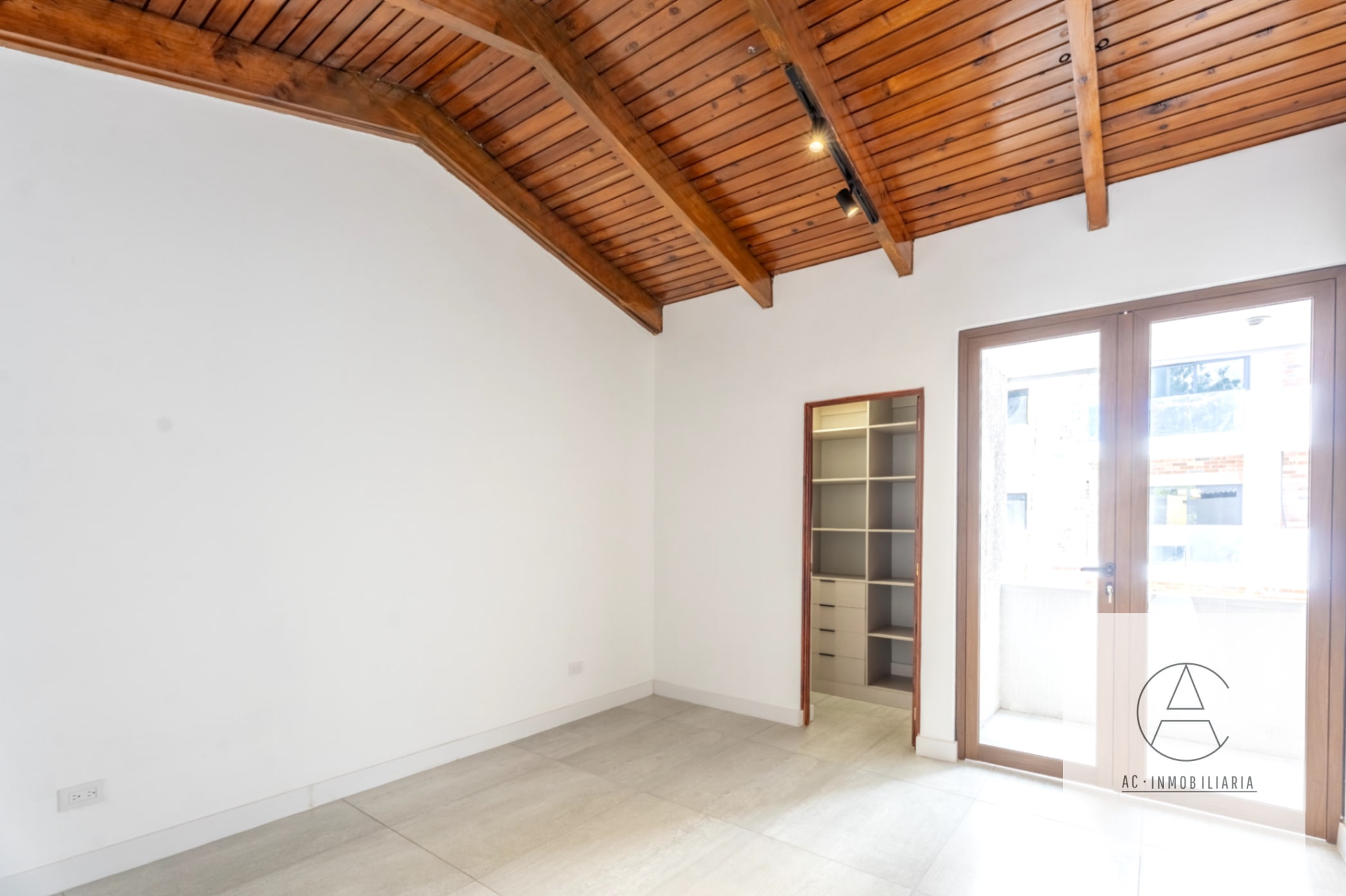 Casa en venta completamente remodelada. Condominio Los Cipreses — Casa en Venta en Zona 10, Guatemala, Ciudad — foto 15 de 17