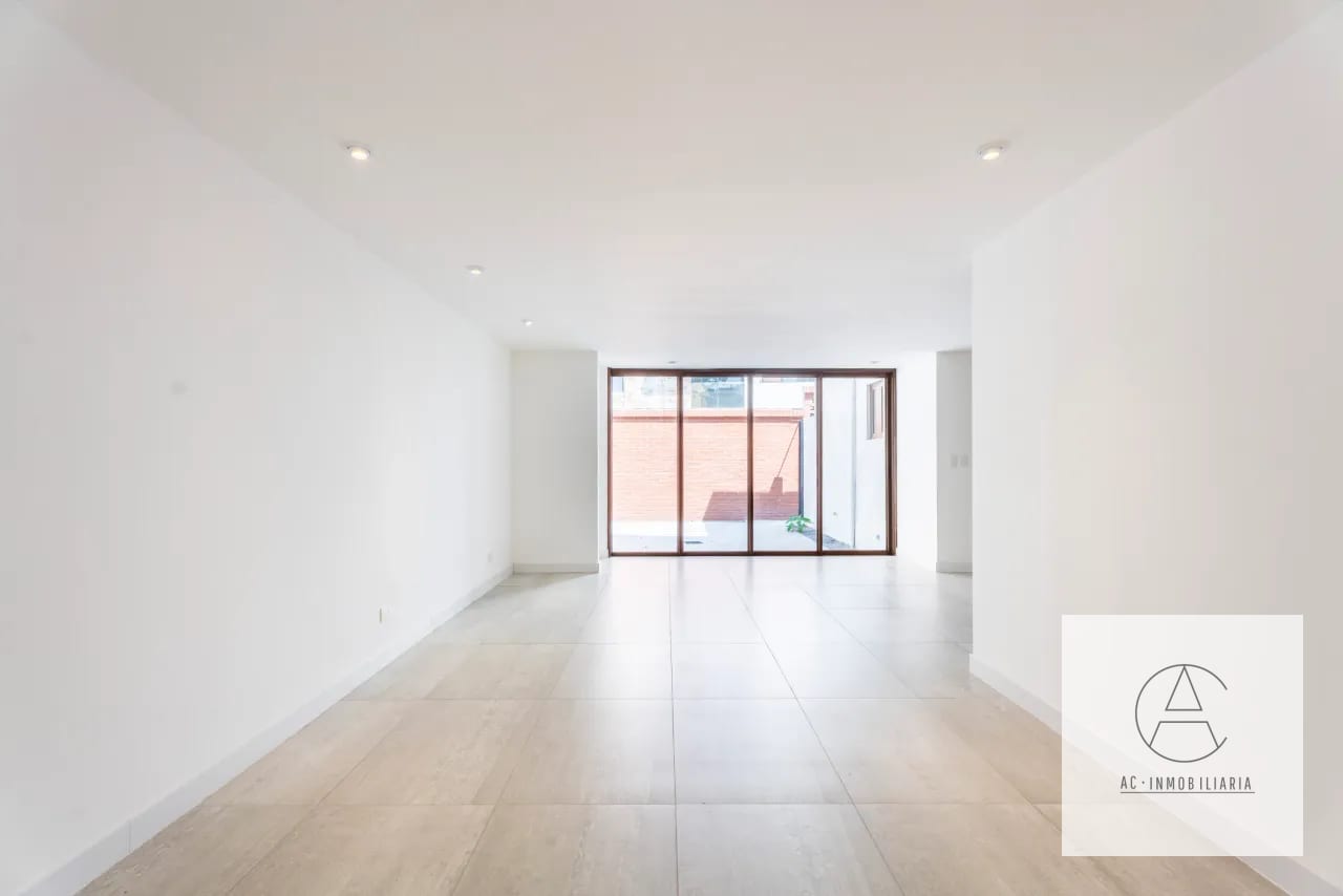 Casa completamente remodelada en Venta. Los Cipreses zona 10 — Casa en Venta en Zona 10, Guatemala, Ciudad — foto 2 de 17