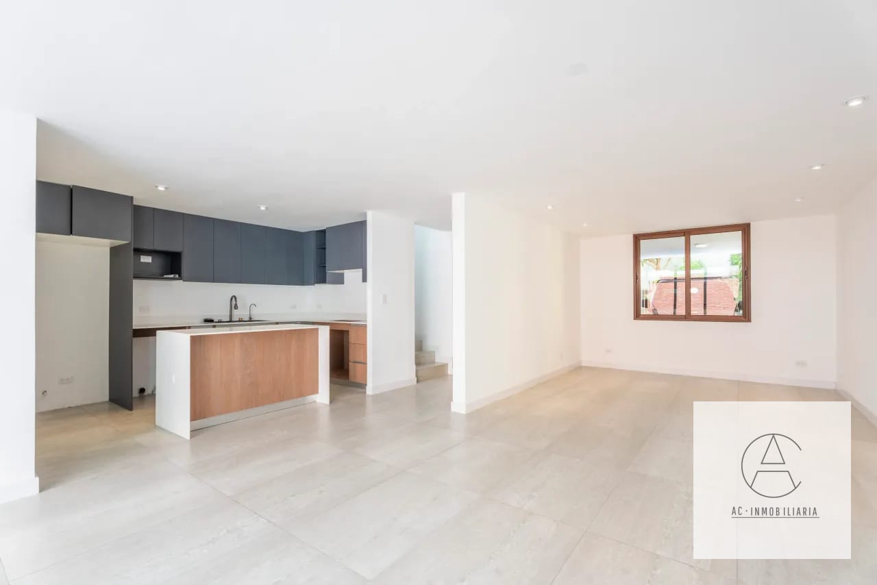 Casa completamente remodelada en Venta. Los Cipreses zona 10 — Casa en Venta en Zona 10, Guatemala, Ciudad — foto 3 de 17