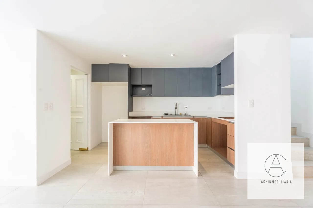 Casa completamente remodelada en Venta. Los Cipreses zona 10 — Casa en Venta en Zona 10, Guatemala, Ciudad — foto 4 de 17