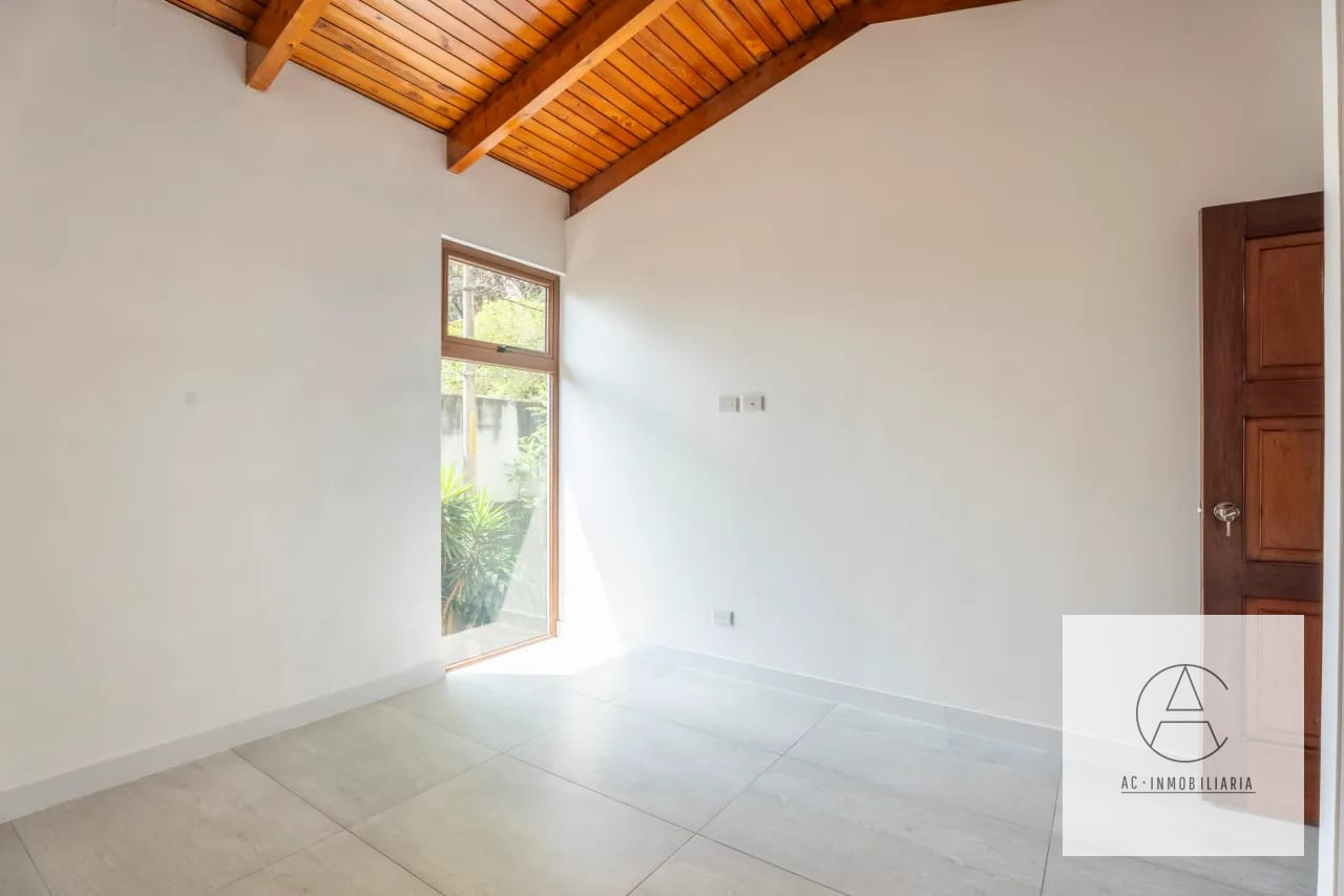 Casa completamente remodelada en Venta. Los Cipreses zona 10 — Casa en Venta en Zona 10, Guatemala, Ciudad — foto 10 de 17