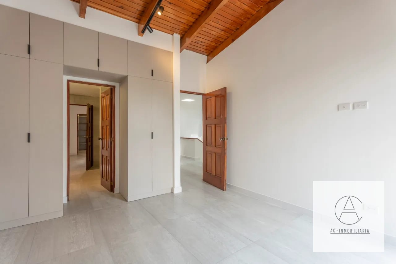 Casa completamente remodelada en Venta. Los Cipreses zona 10 — Casa en Venta en Zona 10, Guatemala, Ciudad — foto 13 de 17