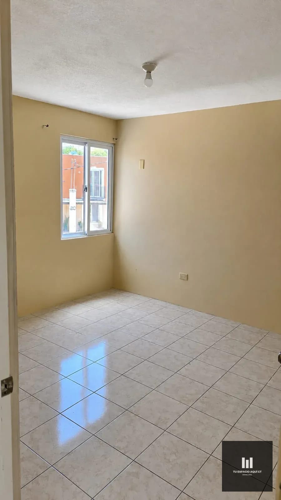 Casa De Esquina En Venta En Condado Catalina — Casa en Venta en Condado Catalina, Villa Nueva, Guatemala, Ciudad — foto 3 de 6