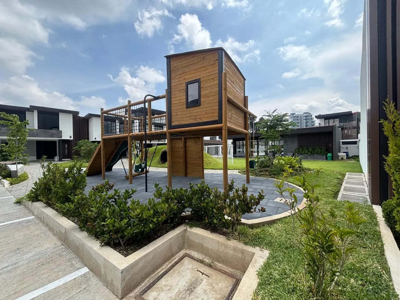 Alquilo Amplio Townhouse Condominio Molie Z.10 — Casa en Alquiler en Montys, Zona 10, Guatemala, Ciudad — foto 4 de 17