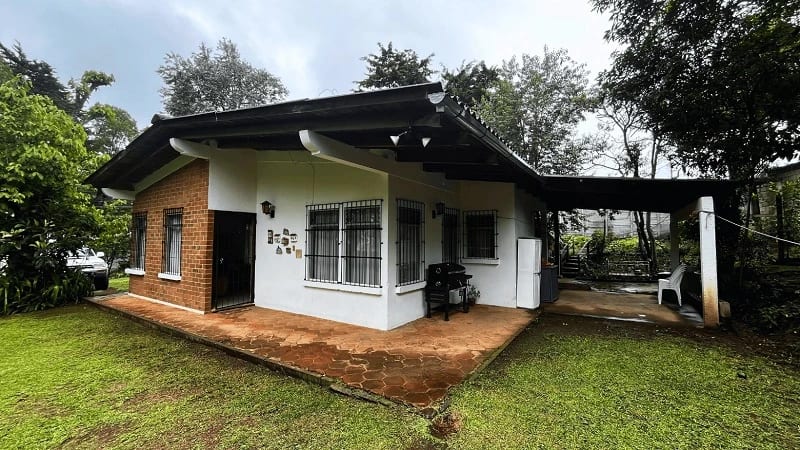 Venta de casa ubicada en San Lucas Sacatepéquez 1 nivel y 1,150 Vr2. de terreno. — Casa en Venta en San Lucas Sacatepéquez, Sacatepéquez — foto 1 de 15