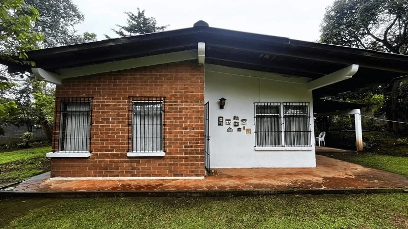 Venta de casa ubicada en San Lucas Sacatepéquez 1 nivel y 1,150 Vr2. de terreno. — Casa en Venta en San Lucas Sacatepéquez, Sacatepéquez — foto 2 de 15