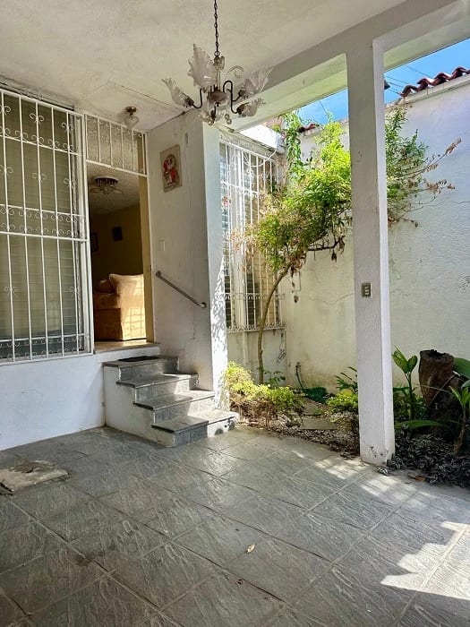Venta de casa con amplio terreno en Lomas de Portugal zona 01 de Mixco — Casa en Venta en Las Hojarascas, Zona 1 Mixco, Guatemala, Ciudad — foto 1 de 12