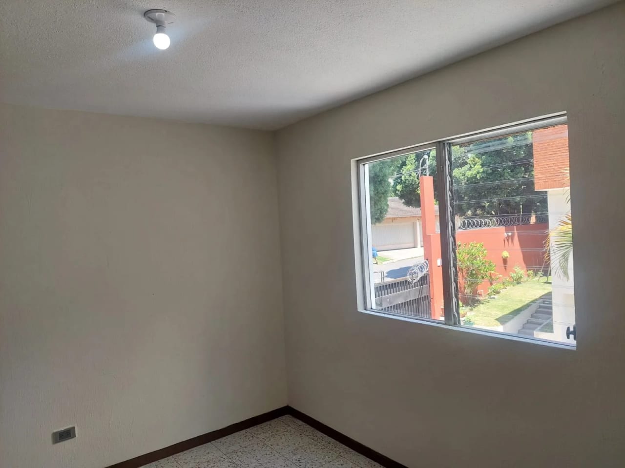Alquiler de casa en zona 15 VHI ideal para oficinas dentro de garita — Casa en Alquiler en Vista Hermosa I, Zona 15, Guatemala, Ciudad — foto 6 de 8