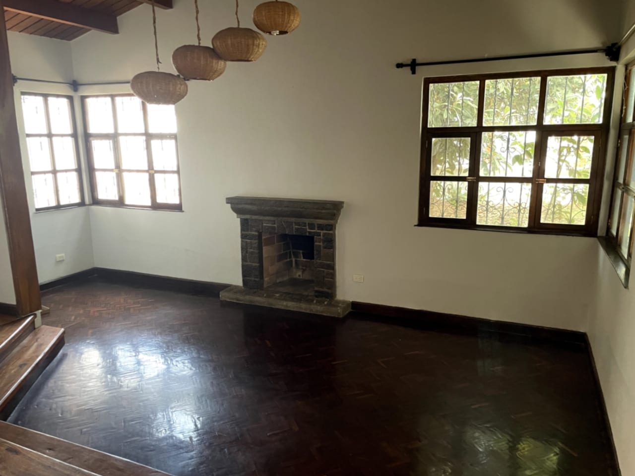 PRECIOSA CASA EN RENTA DE UN NIVEL EN BALCONES DE SAN CRISTOBAL — Casa en Alquiler en Zona 8 Mixco, Guatemala, Ciudad — foto 1 de 17