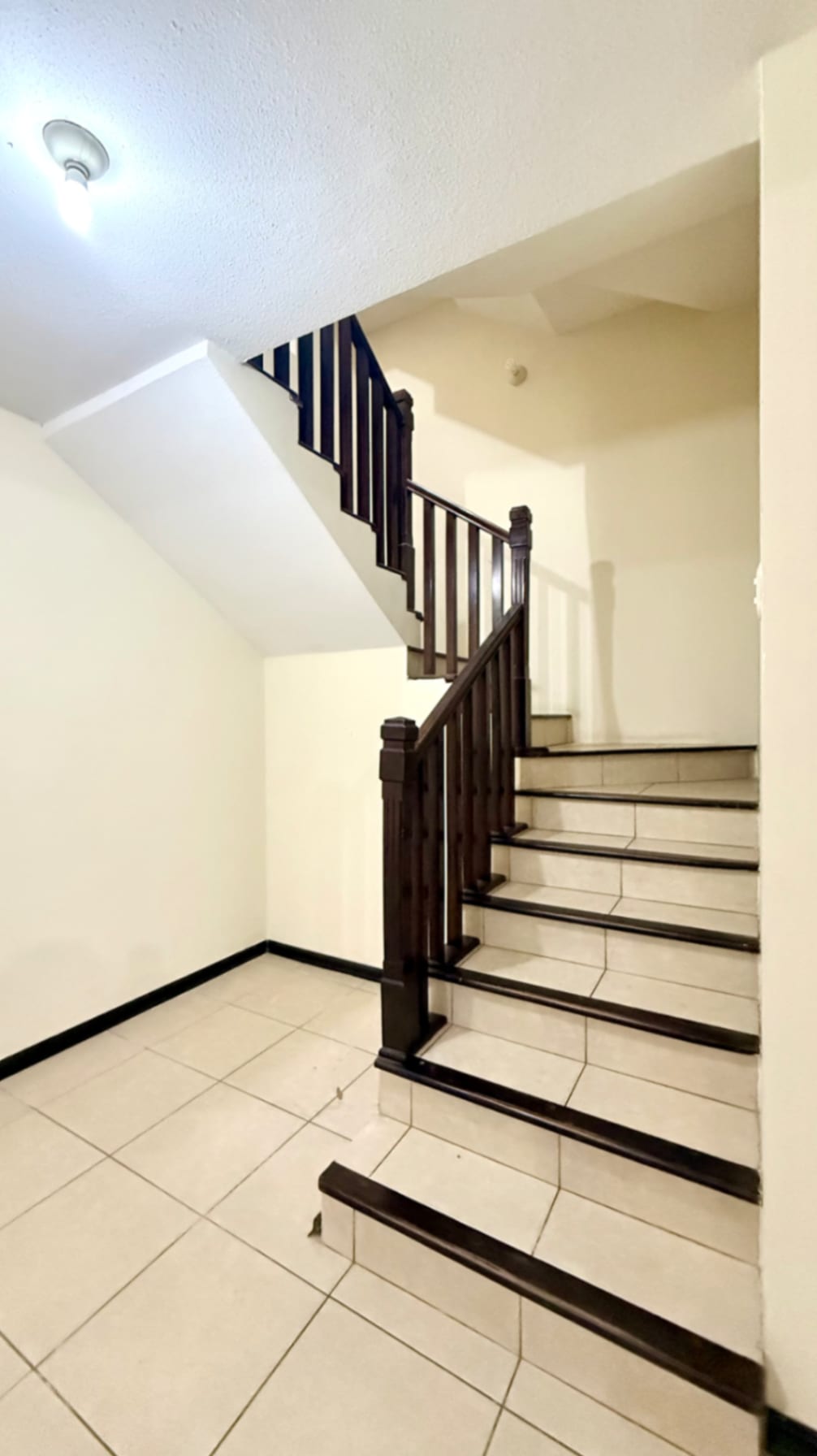 Casa en venta Cañadas del Encinal zona 07 de Mixco — Casa en Venta en El Encinal, Zona 7 Mixco, Guatemala, Ciudad — foto 9 de 17