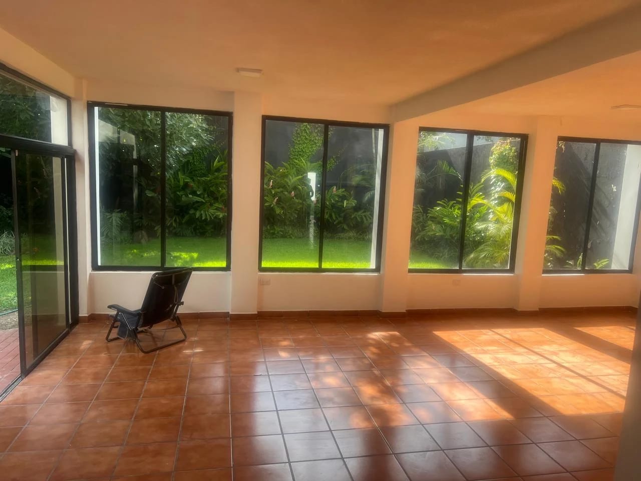 Propiedad en Renta para Oficinas a Puerta Cerrada — Casa en Alquiler en Zona 14, Guatemala, Ciudad — foto 3 de 15