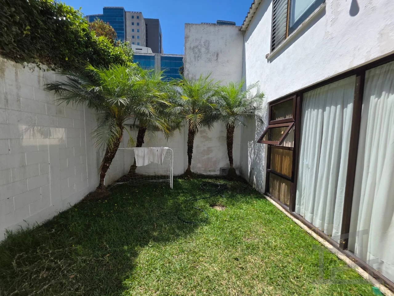 Casa en venta – Zona 10 | Condominio exclusivo de solo 10 casas - 2