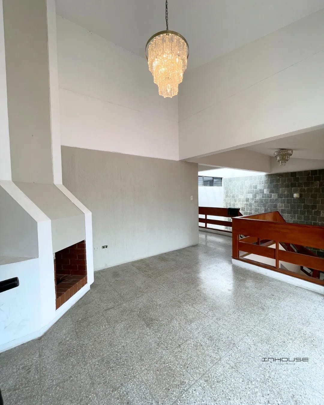 CASA EN VENTA EN ZONA 8 MIXCO, SAN CRISTOBAL DENTRO DE GARITA. — Casa en Venta en Pinares de San Cristobal, Zona 8 Mixco, Guatemala, Ciudad — foto 5 de 10