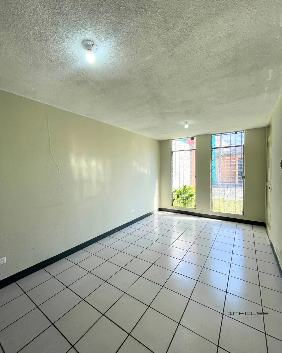 CASA EN VENTA EN VILLA NUEVA DE UN NIVEL NACIONES UNIDAS — Casa en Venta en Naciones Unidas, Villa Nueva, Guatemala, Ciudad — foto 3 de 11
