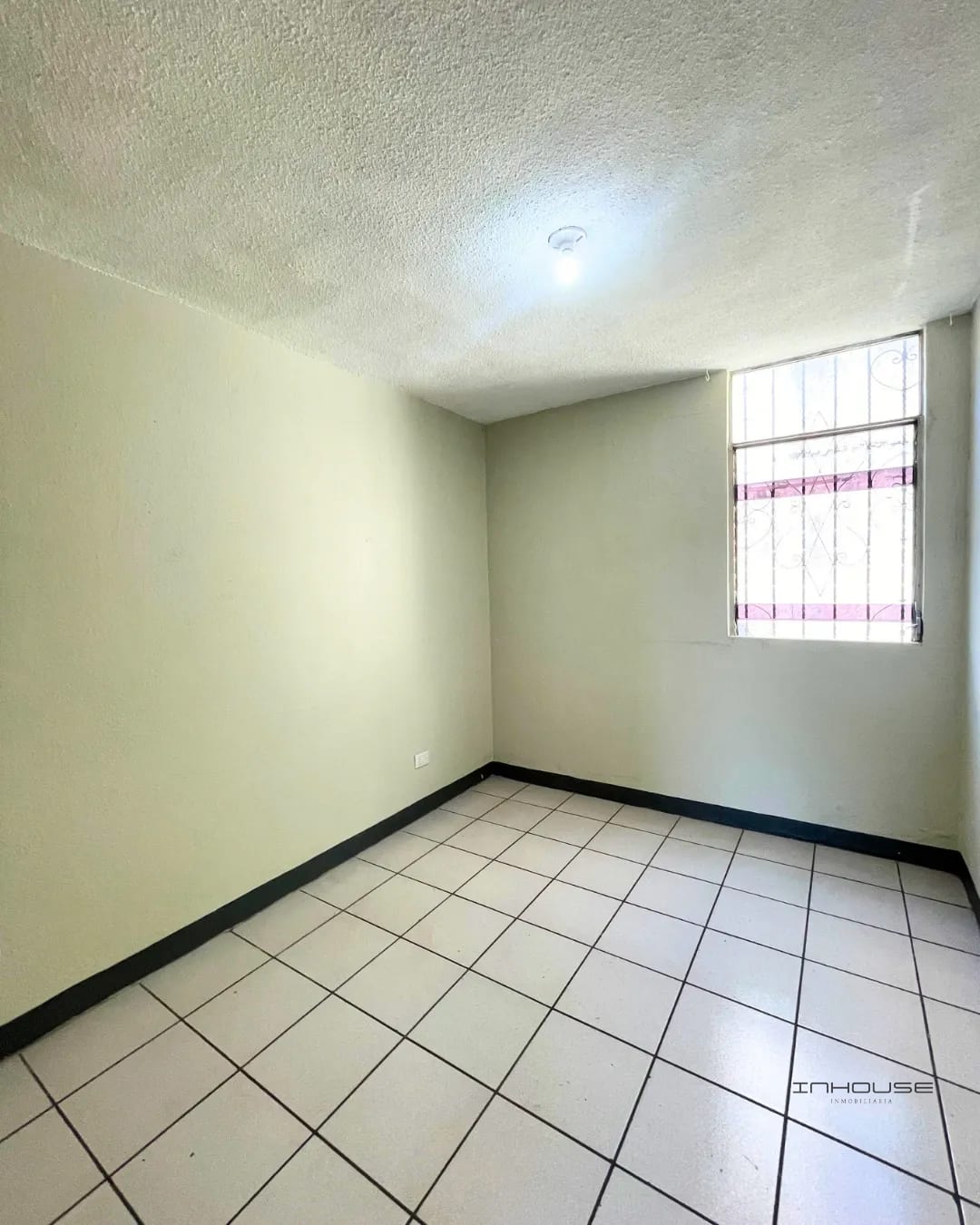 CASA EN VENTA EN VILLA NUEVA DE UN NIVEL NACIONES UNIDAS — Casa en Venta en Naciones Unidas, Villa Nueva, Guatemala, Ciudad — foto 9 de 11