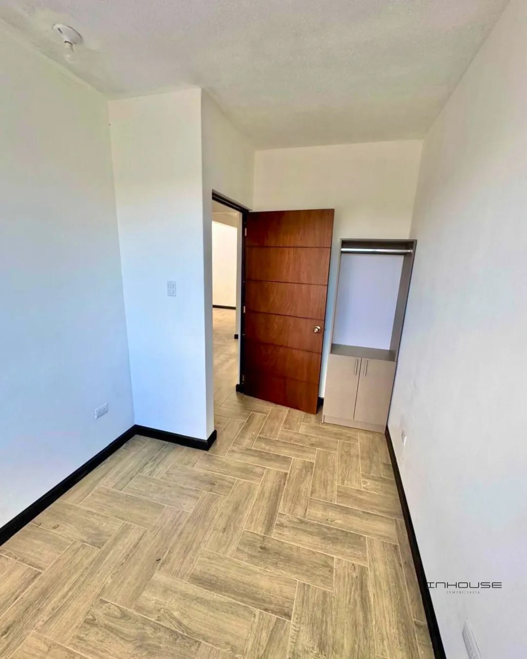 CASA EN VENTA EN ZONA 16 PARA ESTRENAR — Casa en Venta en Zona 16, Guatemala, Ciudad — foto 3 de 12