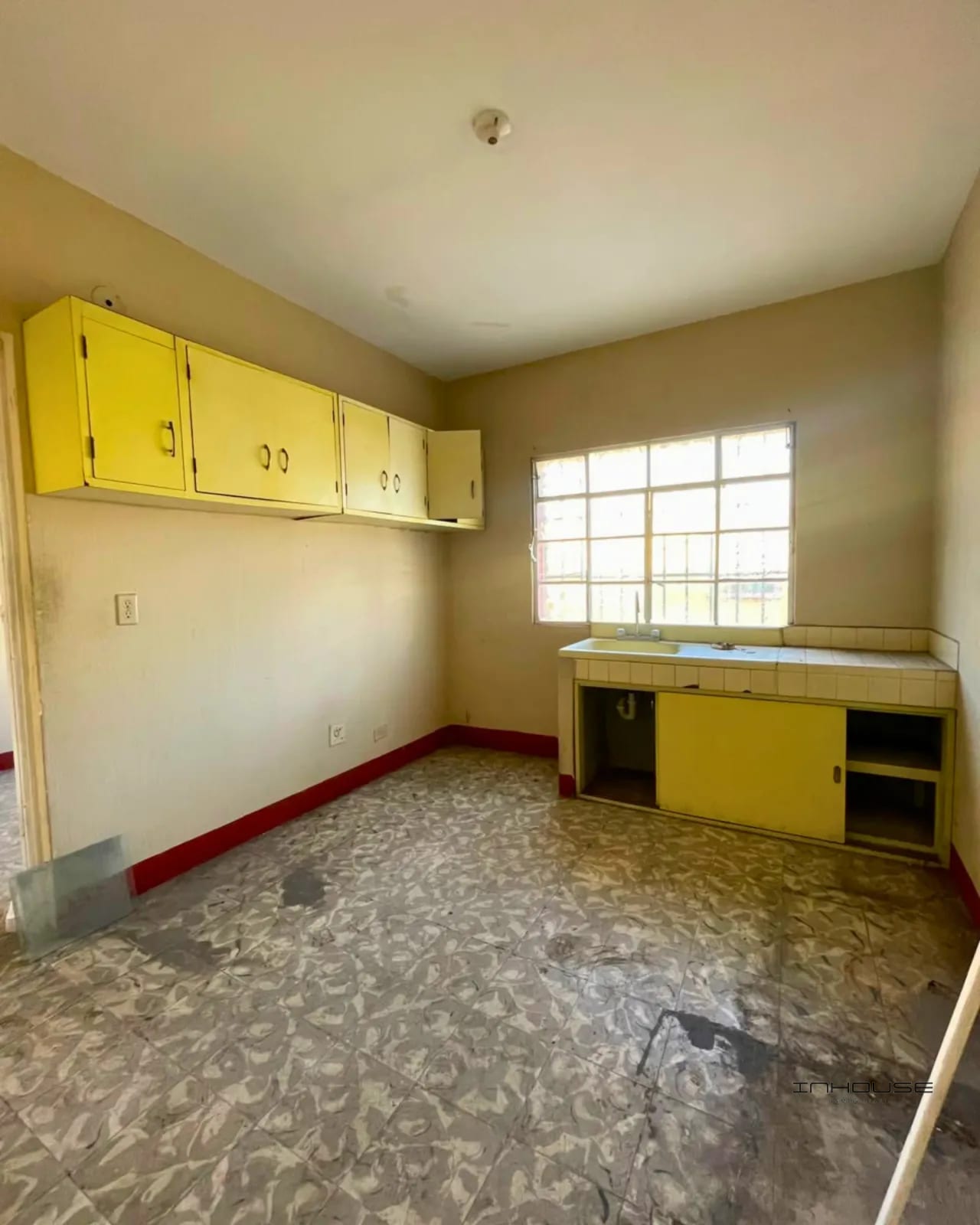 CASA EN VENTA EN ZONA 3 FUERA DE GARITA IDEAL PARA USO COMERCIAL — Casa en Venta en Zona 3, Guatemala, Ciudad — foto 8 de 12