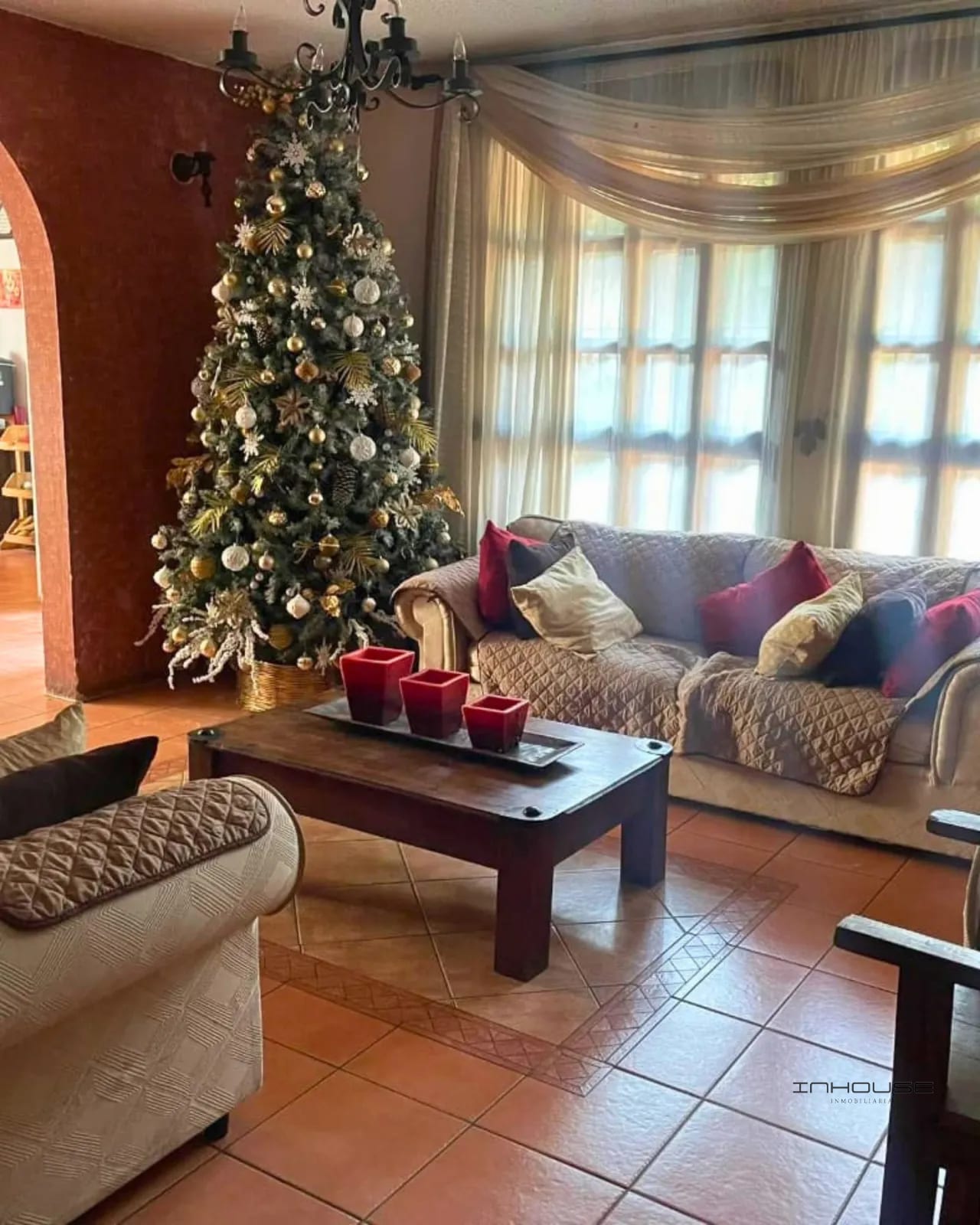 CASA EN VENTA EN SAN CRISTOBAL (A 1 CUADRA DE TORRE DE PINARES) — Casa en Venta en Zona 8 Mixco, Guatemala, Ciudad — foto 2 de 10