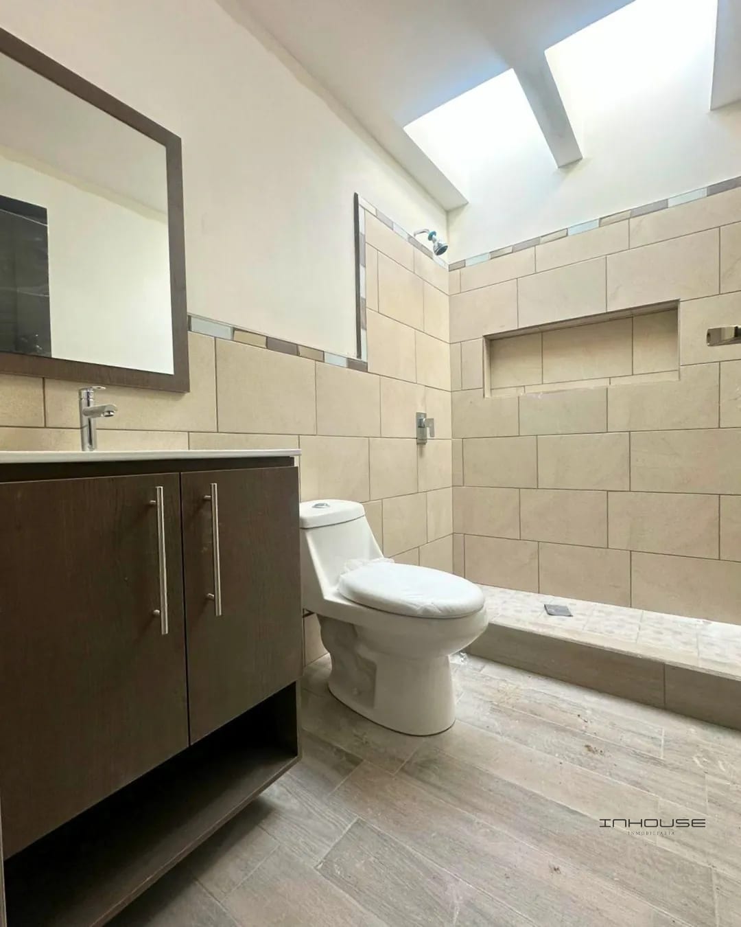 CASA EN VENTA EN ZONA 16 PARA ESTRENAR — Casa en Venta en Hacienda Real, Zona 16, Guatemala, Ciudad — foto 3 de 11