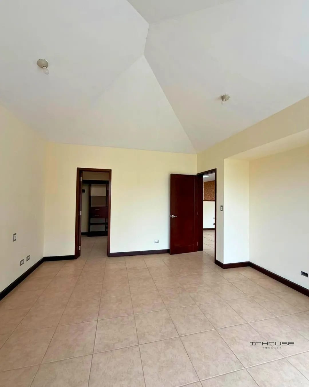 Casa en Venta en Zona 16 Ensenada de San Isidro — Casa en Venta en Zona 16, Guatemala, Ciudad — foto 3 de 11