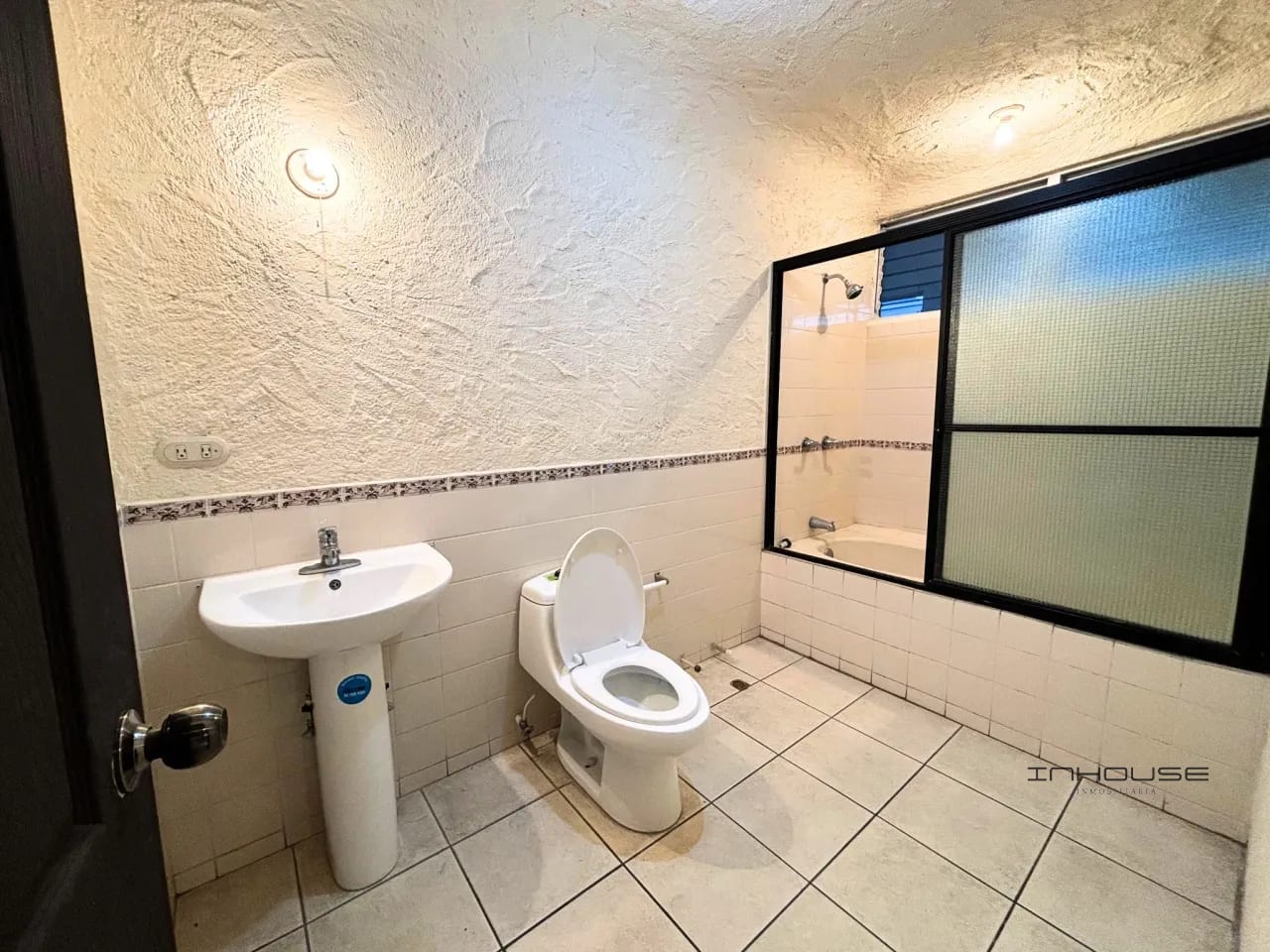 Casa en Venta Arrazola 2 Ideal para Inversionistas — Casa en Venta en Arrazola II, Carretera a El Salvador, Guatemala, Ciudad — foto 5 de 12