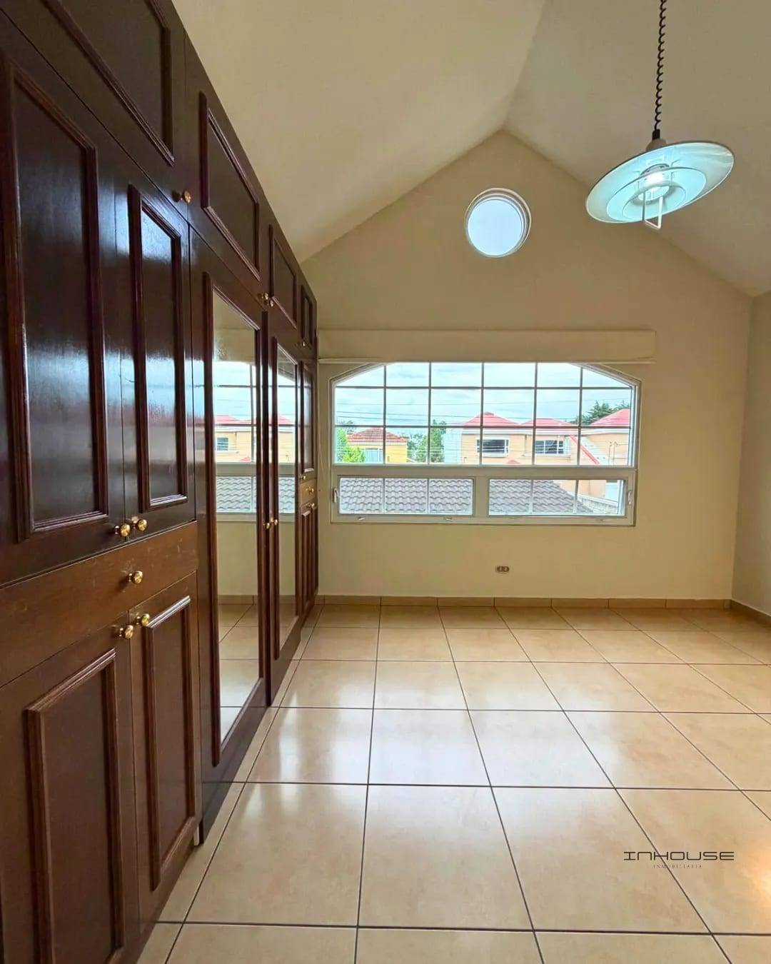 Casa en Venta en Zona 16 Jardines de San Isidro — Casa en Venta en Jardines de San Isidro, Zona 16, Guatemala, Ciudad — foto 5 de 10