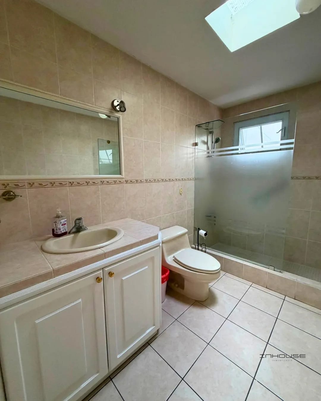 Casa en Venta en Zona 16 Jardines de San Isidro — Casa en Venta en Jardines de San Isidro, Zona 16, Guatemala, Ciudad — foto 7 de 10