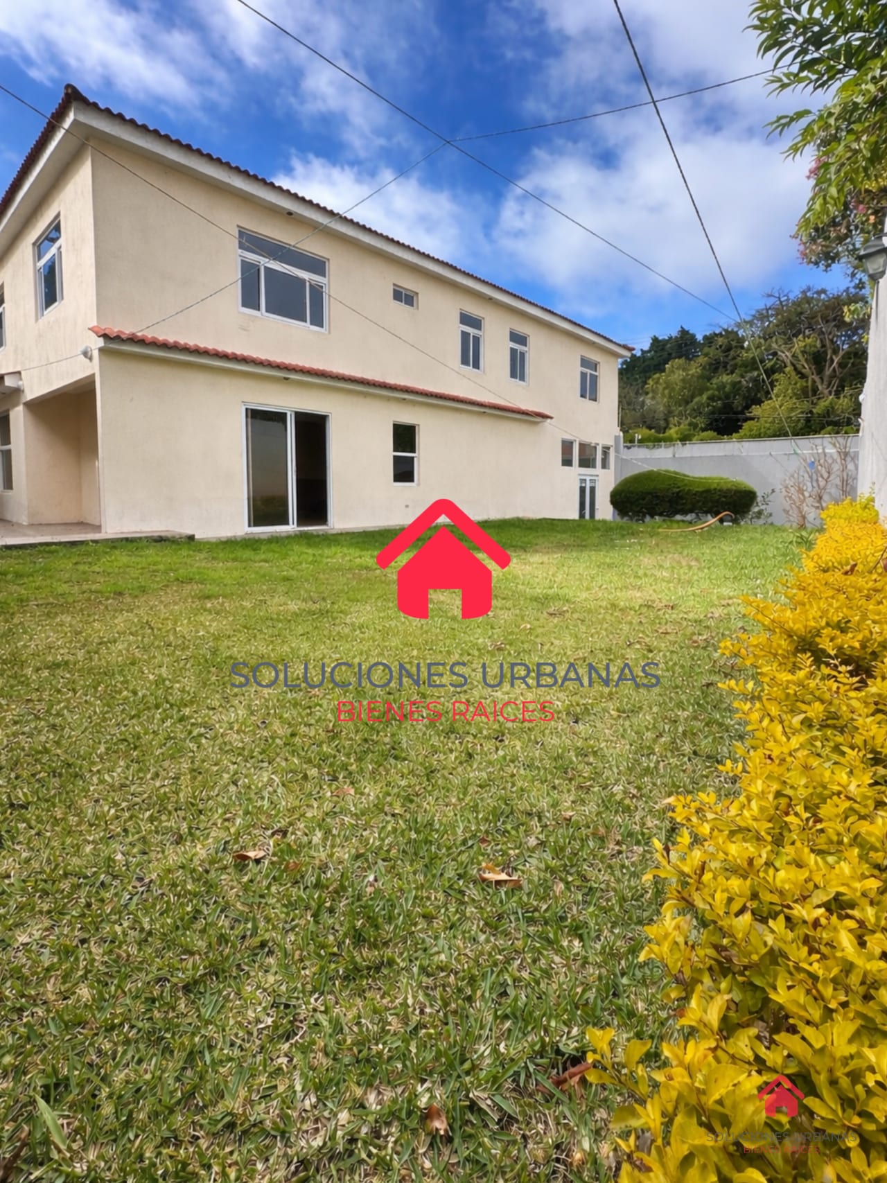 CASA ARRAZOLA CON LINDO JARDÍN / OPCIÓN DE COMPRA CON TERRENO ADICIONAL — Casa en Venta en Carretera a El Salvador, Guatemala, Ciudad — foto 1 de 8